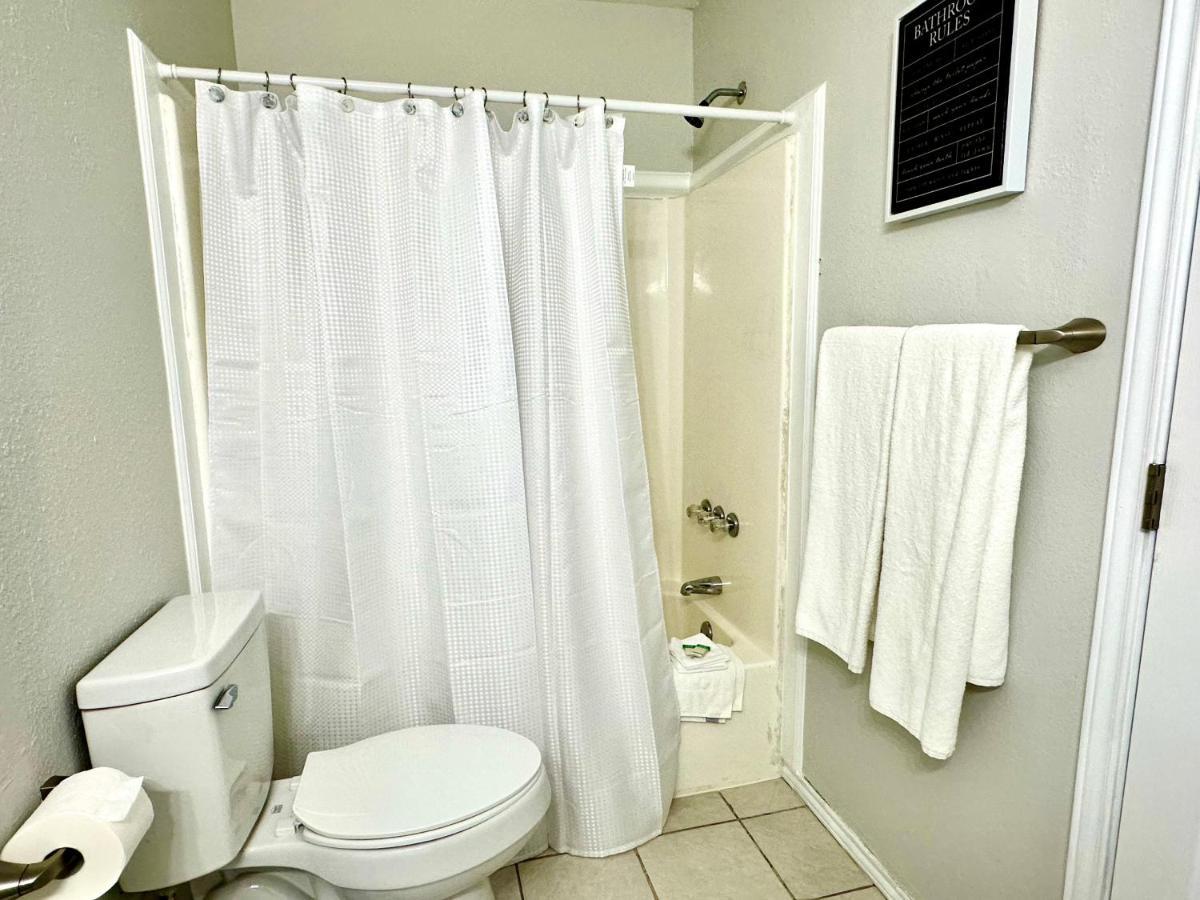 Traveler Stay Plus Eagle Pass Exterior photo